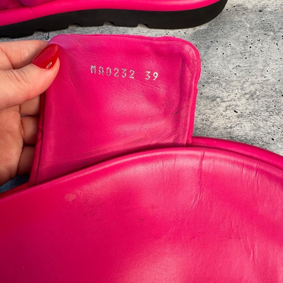 Louis Vuitton Pool Pillow Flat Comfort Slides - Picture 10 of 14